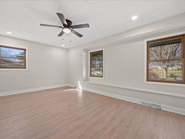 680 Forest Grove LANE, Brookfield, WI 53005