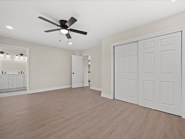 680 Forest Grove LANE, Brookfield, WI 53005