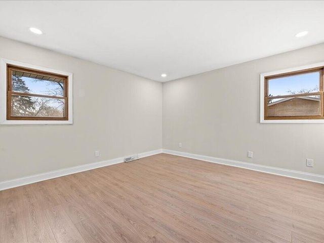 680 Forest Grove LANE, Brookfield, WI 53005