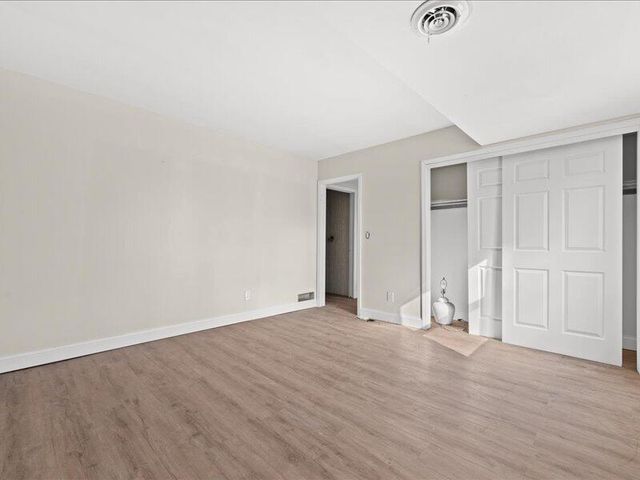 680 Forest Grove LANE, Brookfield, WI 53005