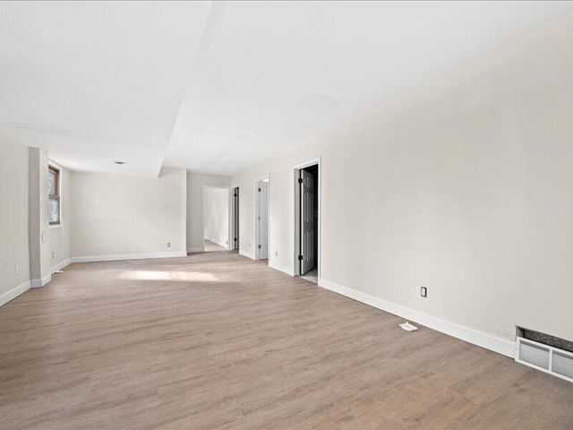 680 Forest Grove LANE, Brookfield, WI 53005