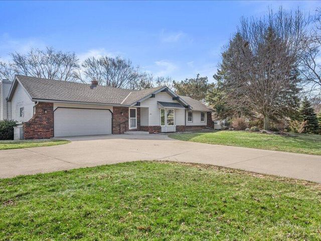 680 Forest Grove LANE, Brookfield, WI 53005