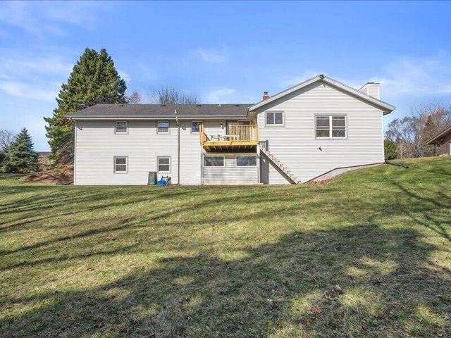 680 Forest Grove LANE, Brookfield, WI 53005