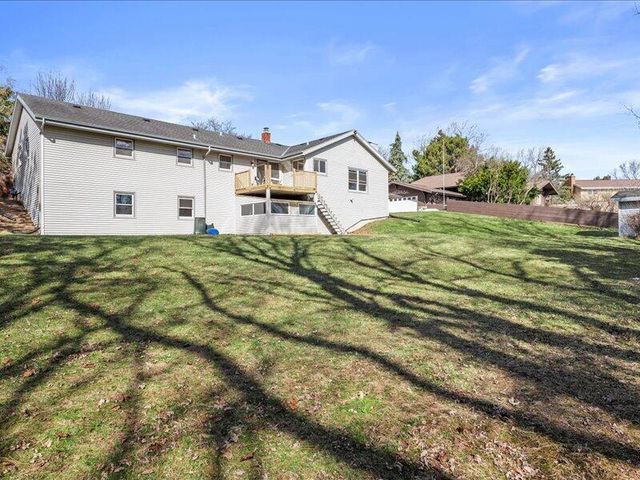 680 Forest Grove LANE, Brookfield, WI 53005