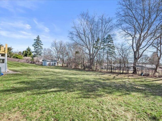 680 Forest Grove LANE, Brookfield, WI 53005