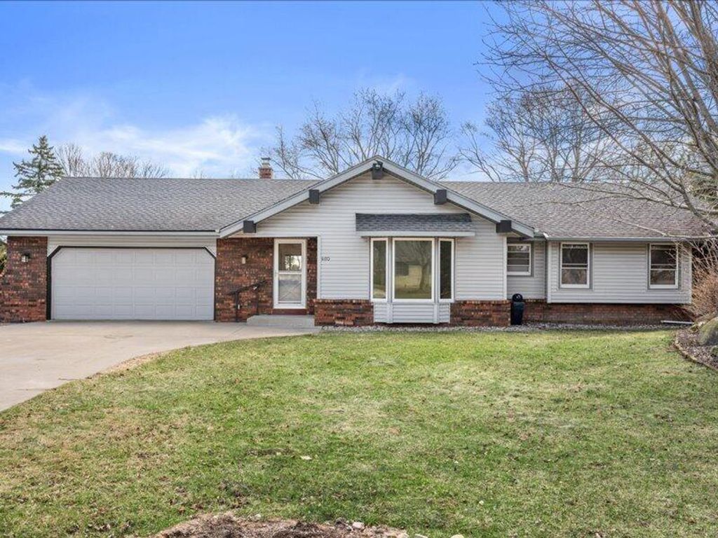 680 Forest Grove LANE, Brookfield, WI 53005