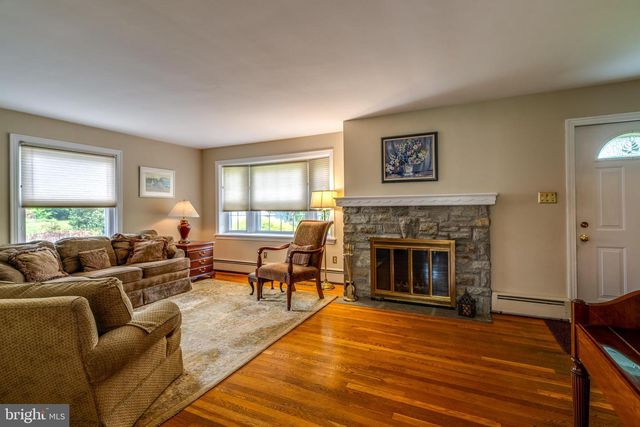 428 MANOR AVE, Millersville, PA 17551