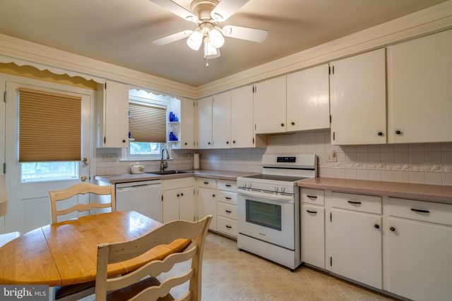 428 MANOR AVE, Millersville, PA 17551