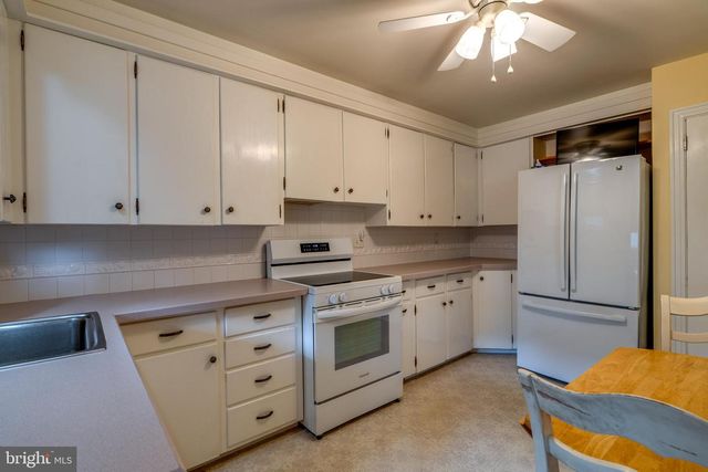 428 MANOR AVE, Millersville, PA 17551