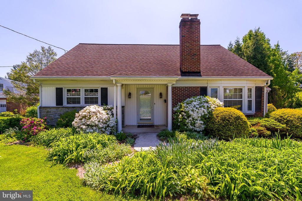 428 MANOR AVE, Millersville, PA 17551