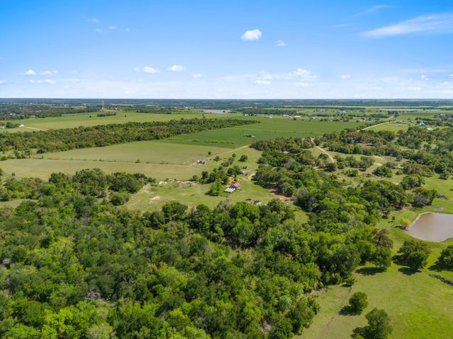 553 Starfire LN, Holland, TX 76534