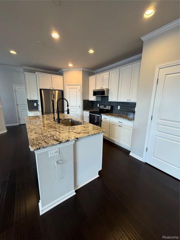 31065 Tremont Lane, Beverly Hills Village, MI 48025