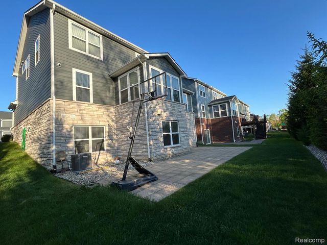 31065 Tremont Lane, Beverly Hills Village, MI 48025
