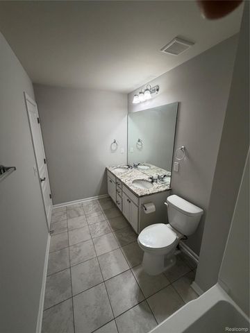 31065 Tremont Lane, Beverly Hills Village, MI 48025