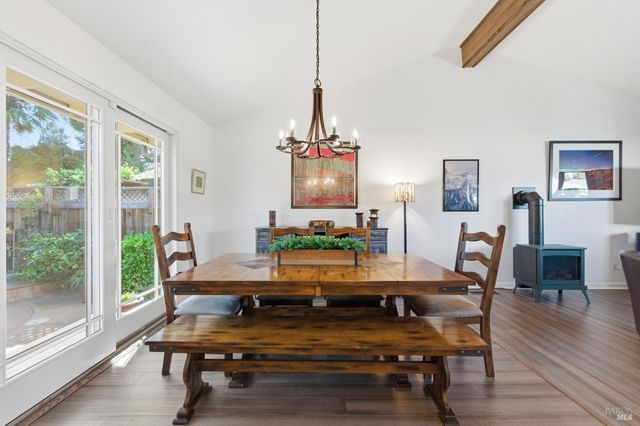 15 Glen Ct, Napa, CA 94558