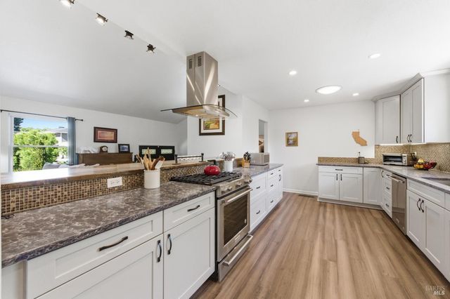 15 Glen Ct, Napa, CA 94558