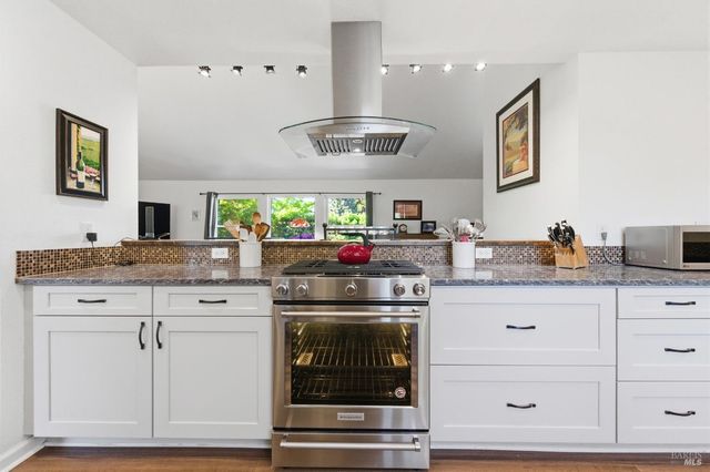 15 Glen Ct, Napa, CA 94558