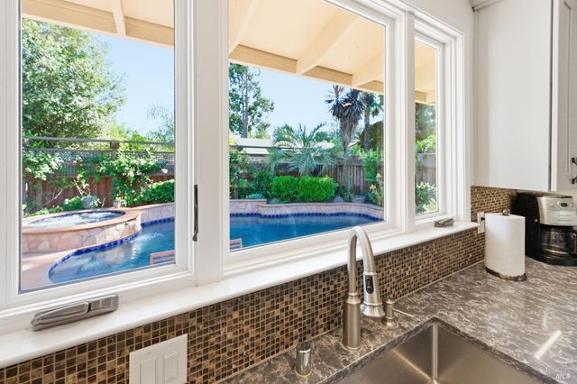 15 Glen Ct, Napa, CA 94558