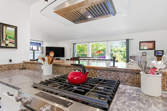 15 Glen Ct, Napa, CA 94558