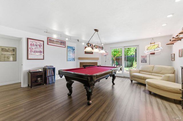 15 Glen Ct, Napa, CA 94558