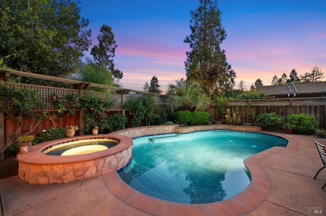 15 Glen Ct, Napa, CA 94558