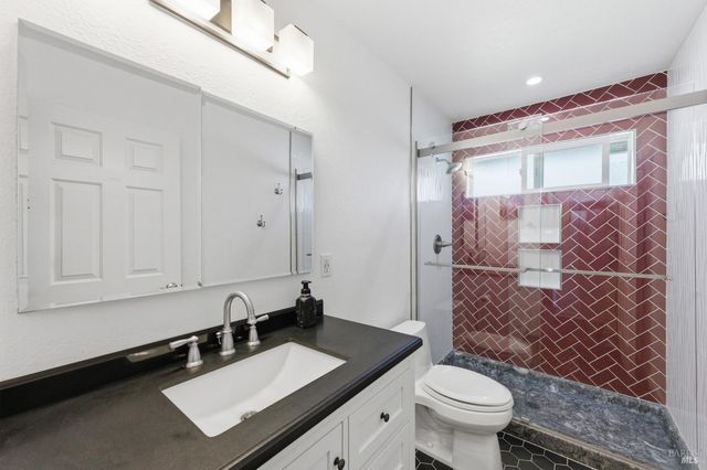 15 Glen Ct, Napa, CA 94558