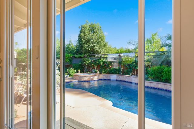 15 Glen Ct, Napa, CA 94558