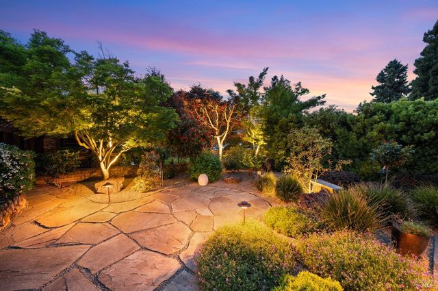 15 Glen Ct, Napa, CA 94558