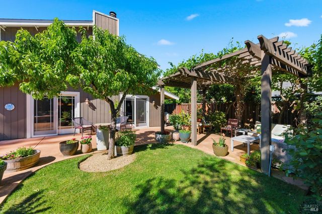 15 Glen Ct, Napa, CA 94558