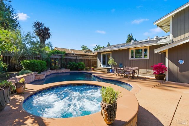 15 Glen Ct, Napa, CA 94558