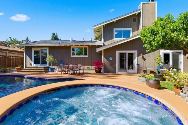 15 Glen Ct, Napa, CA 94558