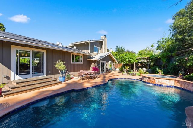 15 Glen Ct, Napa, CA 94558