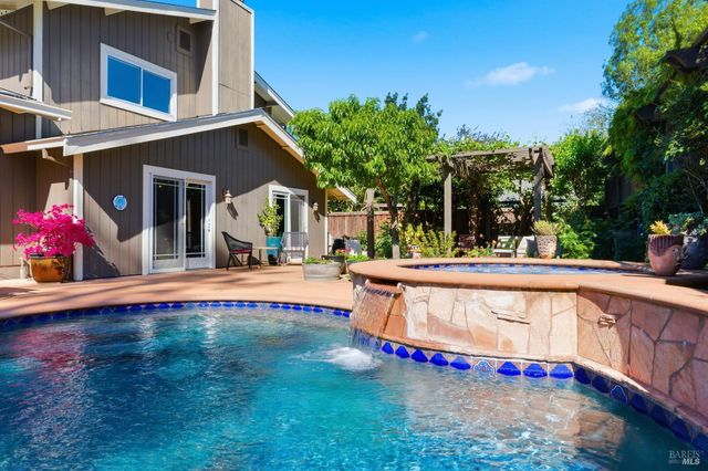 15 Glen Ct, Napa, CA 94558