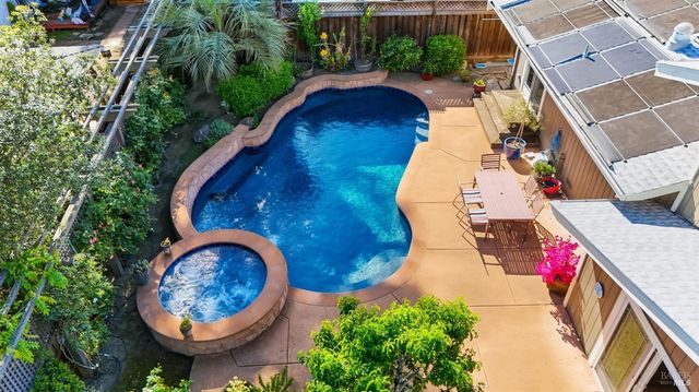 15 Glen Ct, Napa, CA 94558