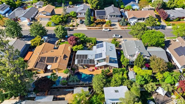 15 Glen Ct, Napa, CA 94558