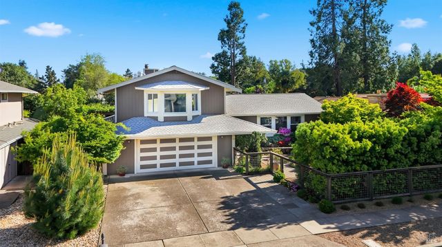 15 Glen Ct, Napa, CA 94558