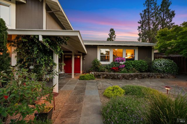 15 Glen Ct, Napa, CA 94558