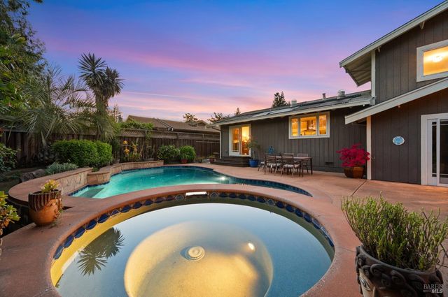 15 Glen Ct, Napa, CA 94558