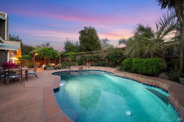 15 Glen Ct, Napa, CA 94558