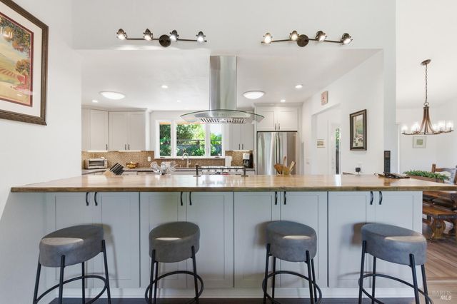 15 Glen Ct, Napa, CA 94558