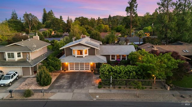 15 Glen Ct, Napa, CA 94558