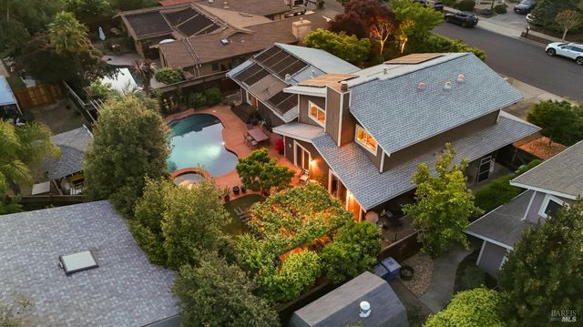 15 Glen Ct, Napa, CA 94558