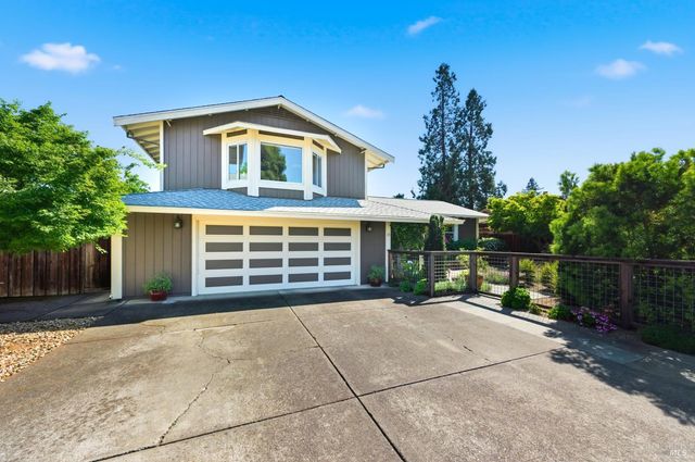 15 Glen Ct, Napa, CA 94558