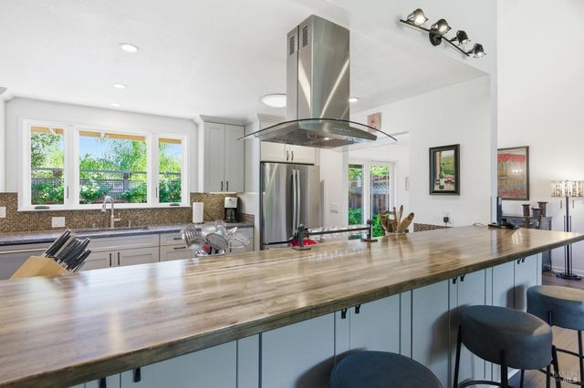 15 Glen Ct, Napa, CA 94558