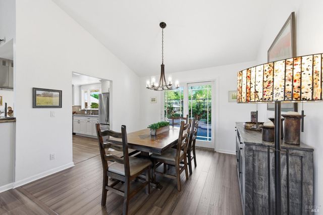 15 Glen Ct, Napa, CA 94558