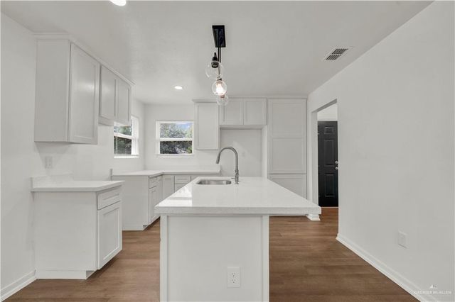 670 W Durham Avenue, Raymondville, TX 78580