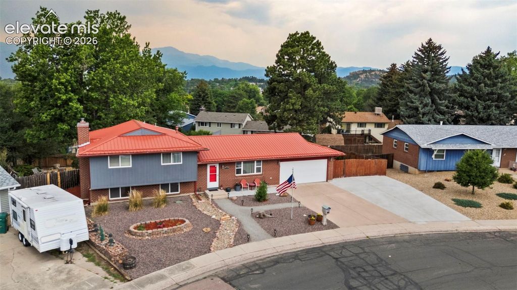 2110 Greenwich Circle, Colorado Springs, CO 80909 — photo 2