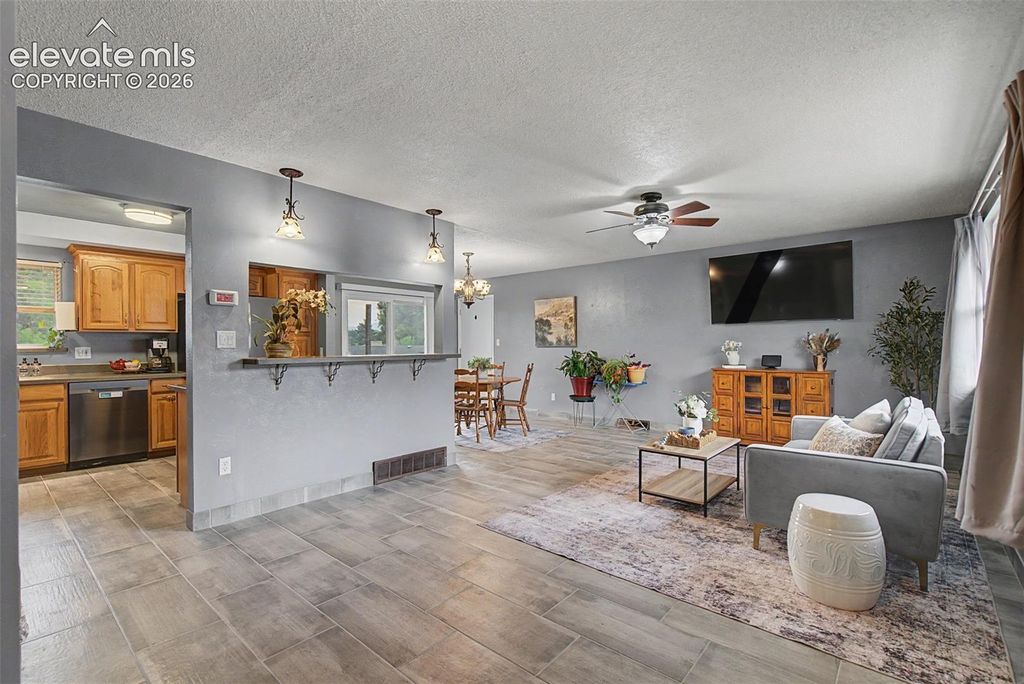 2110 Greenwich Circle, Colorado Springs, CO 80909 — photo 5