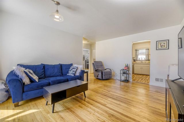 4745 S Logan Street, Englewood, CO 80113