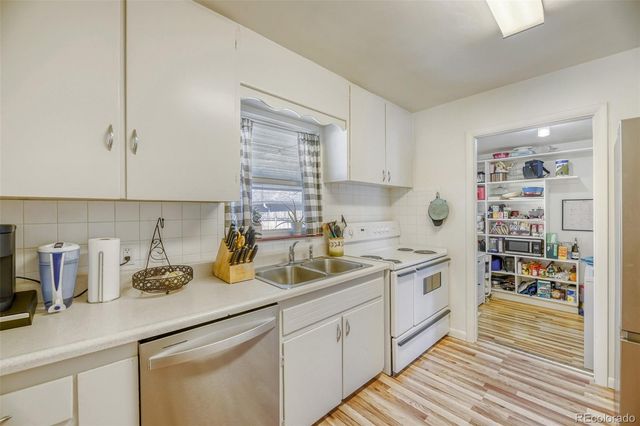 4745 S Logan Street, Englewood, CO 80113